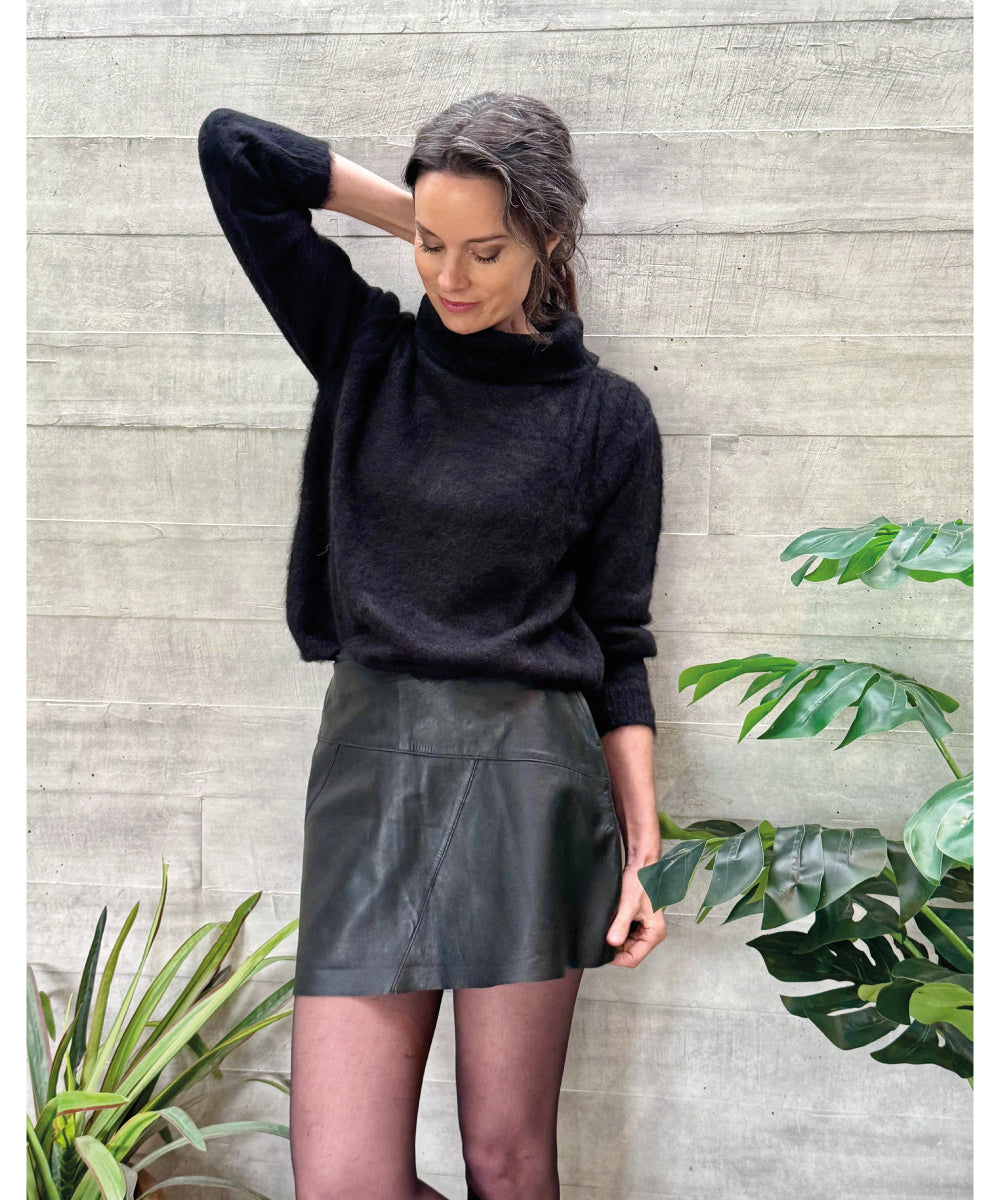 TEJIDO MAR NEGRO ALPACA PEINADA.