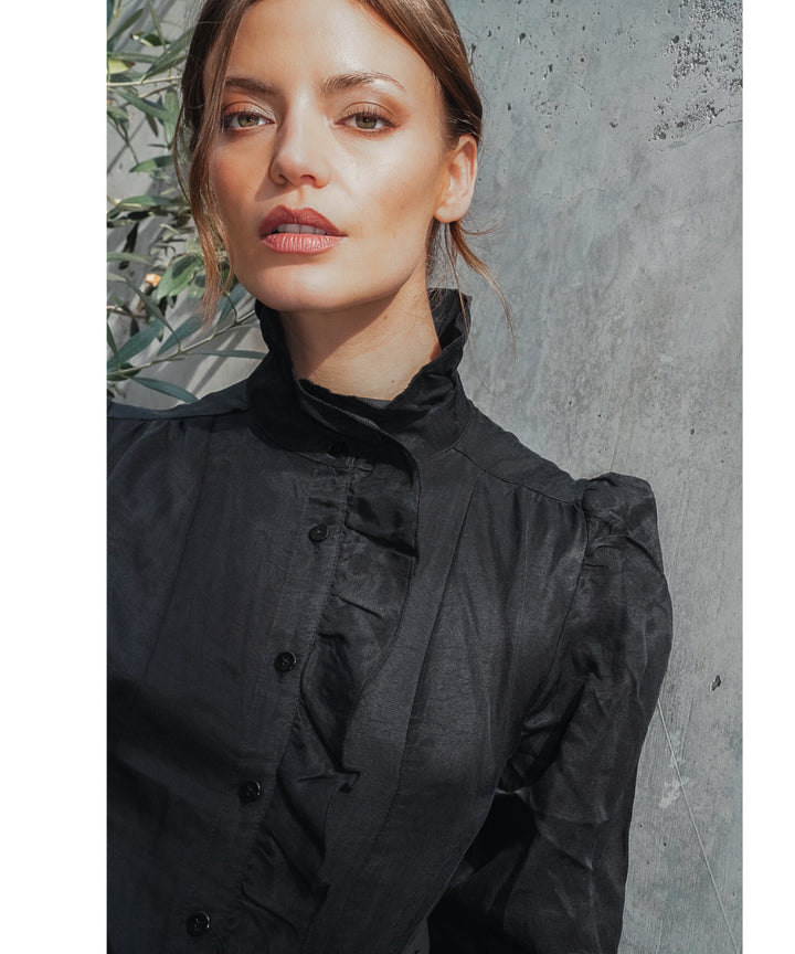 BLUSA MORRISON VOLANTES NEGRA